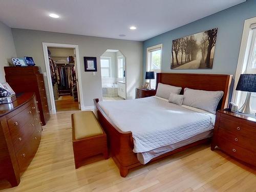 928 Thompson Place, Edmonton, AB - Indoor Photo Showing Bedroom