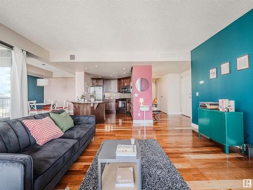 902 11933 Jasper Avenue, Edmonton, AB - Indoor Photo Showing Living Room