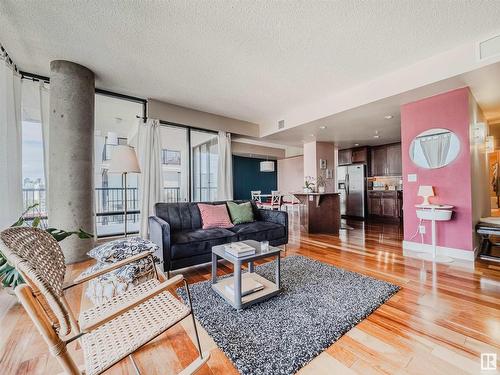 902 11933 Jasper Avenue, Edmonton, AB - Indoor Photo Showing Living Room