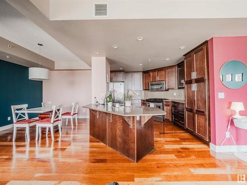 902 11933 Jasper Avenue, Edmonton, AB - Indoor Photo Showing Kitchen