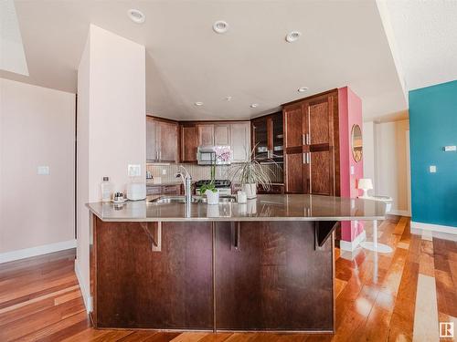 902 11933 Jasper Avenue, Edmonton, AB - Indoor Photo Showing Kitchen