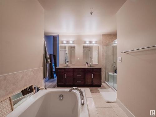 902 11933 Jasper Avenue, Edmonton, AB - Indoor Photo Showing Bathroom