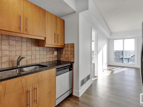 708 6608 28 Avenue, Edmonton, AB - Indoor Photo Showing Kitchen With Double Sink