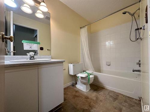 205 17467 98A Avenue, Edmonton, AB - Indoor Photo Showing Bathroom