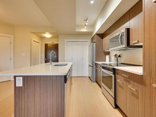 1805 10410 102 Avenue, Edmonton, AB - Indoor Photo Showing Kitchen