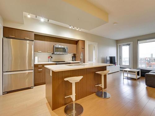 1805 10410 102 Avenue, Edmonton, AB - Indoor Photo Showing Kitchen