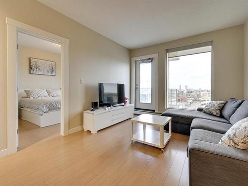 1805 10410 102 Avenue, Edmonton, AB - Indoor Photo Showing Living Room