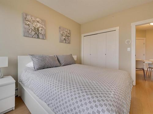 1805 10410 102 Avenue, Edmonton, AB - Indoor Photo Showing Bedroom