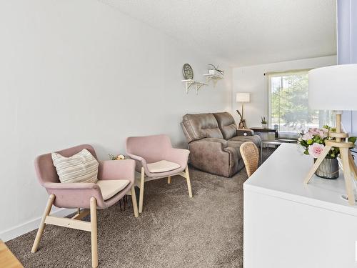 8915 130A Avenue, Edmonton, AB - Indoor Photo Showing Living Room