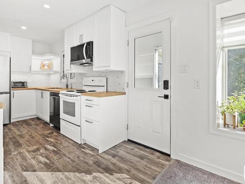 8915 130A Avenue, Edmonton, AB - Indoor Photo Showing Kitchen