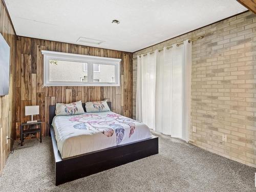 8915 130A Avenue, Edmonton, AB - Indoor Photo Showing Bedroom