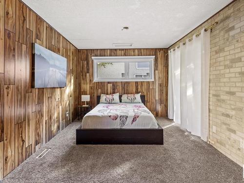 8915 130A Avenue, Edmonton, AB - Indoor Photo Showing Bedroom