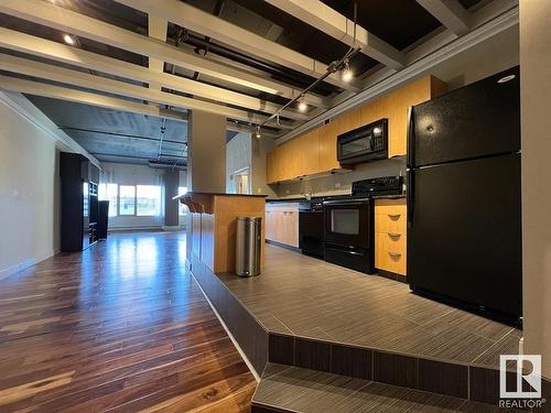 304 10179 105 Street, Edmonton, AB - Indoor Photo Showing Kitchen