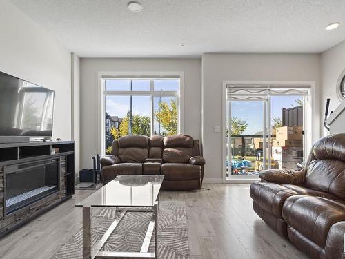 175 804 Welsh Drive, Edmonton, AB - Indoor Photo Showing Living Room