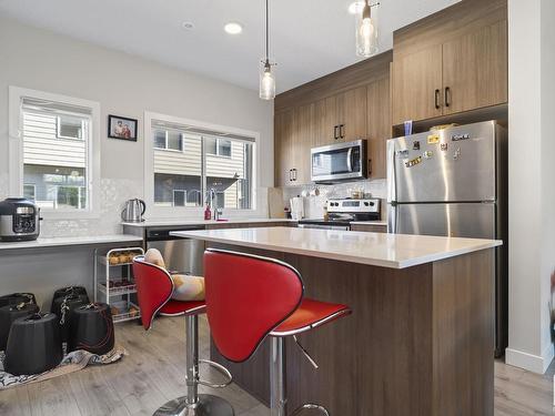 175 804 Welsh Drive, Edmonton, AB - Indoor Photo Showing Kitchen With Upgraded Kitchen