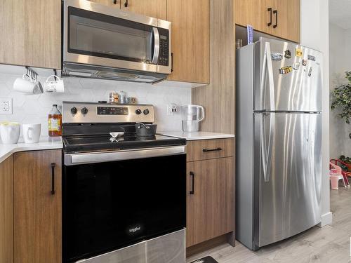 175 804 Welsh Drive, Edmonton, AB - Indoor Photo Showing Kitchen