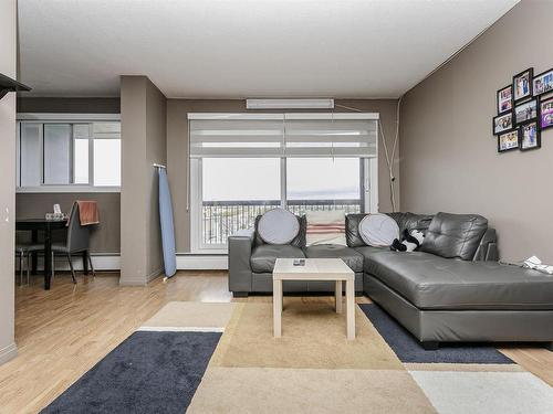 96 13435 97 Street, Edmonton, AB - Indoor Photo Showing Living Room