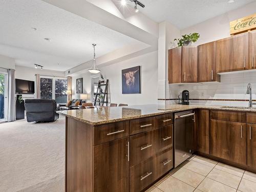 107 10333 112 Street, Edmonton, AB - Indoor Photo Showing Kitchen