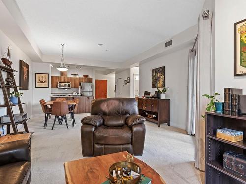 107 10333 112 Street, Edmonton, AB - Indoor Photo Showing Living Room