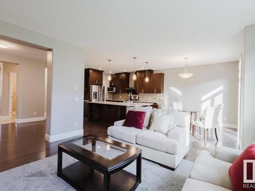 3257 Abbott Crescent, Edmonton, AB - Indoor Photo Showing Living Room