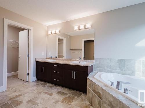 3257 Abbott Crescent, Edmonton, AB - Indoor Photo Showing Bathroom