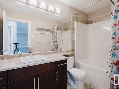 3257 Abbott Crescent, Edmonton, AB - Indoor Photo Showing Bathroom