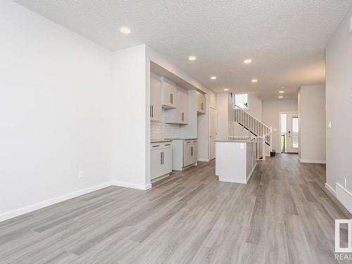 33 Gambel Loop, Spruce Grove, AB - Indoor Photo Showing Kitchen