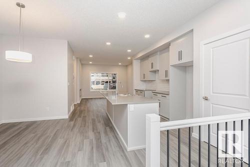 33 Gambel Loop, Spruce Grove, AB - Indoor Photo Showing Kitchen