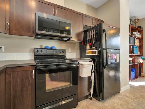 8 13825 155 Avenue, Edmonton, AB - Indoor Photo Showing Kitchen