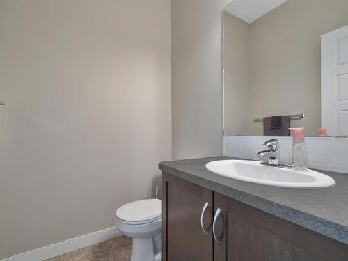 8 13825 155 Avenue, Edmonton, AB - Indoor Photo Showing Bathroom