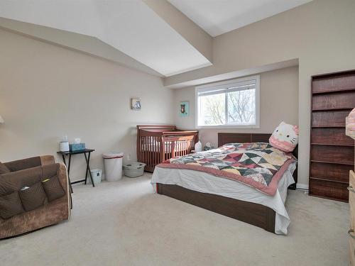 8 13825 155 Avenue, Edmonton, AB - Indoor Photo Showing Bedroom