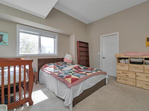 8 13825 155 Avenue, Edmonton, AB - Indoor Photo Showing Bedroom