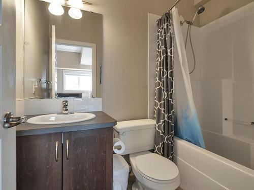 8 13825 155 Avenue, Edmonton, AB - Indoor Photo Showing Bathroom