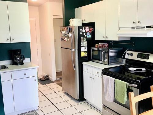 302 14530 52 Street Nw, Edmonton, AB - Indoor Photo Showing Kitchen