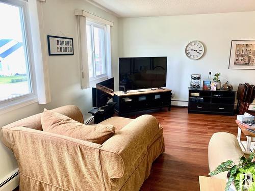 302 14530 52 Street Nw, Edmonton, AB - Indoor Photo Showing Living Room