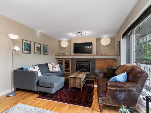 10906 72 Avenue, Edmonton, AB - Indoor Photo Showing Living Room With Fireplace