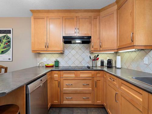 10906 72 Avenue, Edmonton, AB - Indoor Photo Showing Kitchen