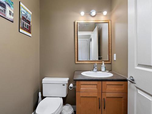 10906 72 Avenue, Edmonton, AB - Indoor Photo Showing Bathroom