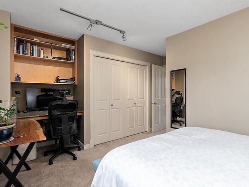 10906 72 Avenue, Edmonton, AB - Indoor Photo Showing Bedroom