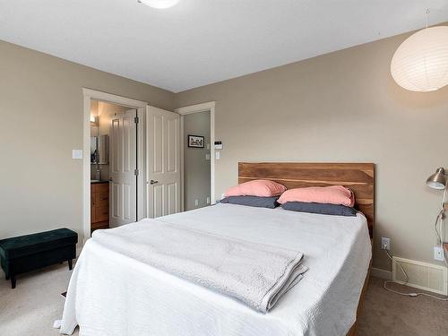 10906 72 Avenue, Edmonton, AB - Indoor Photo Showing Bedroom