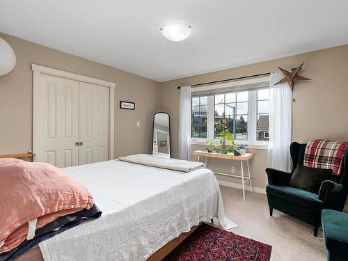 10906 72 Avenue, Edmonton, AB - Indoor Photo Showing Bedroom