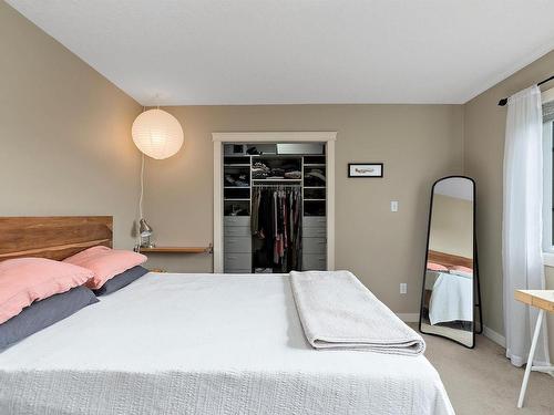 10906 72 Avenue, Edmonton, AB - Indoor Photo Showing Bedroom