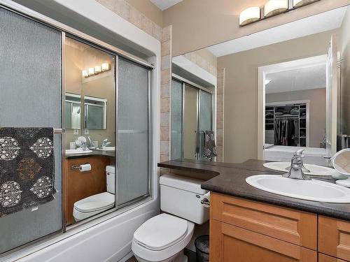 10906 72 Avenue, Edmonton, AB - Indoor Photo Showing Bathroom