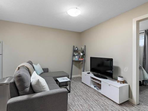 10906 72 Avenue, Edmonton, AB - Indoor