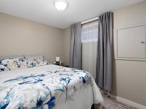 10906 72 Avenue, Edmonton, AB - Indoor Photo Showing Bedroom