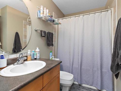 10906 72 Avenue, Edmonton, AB - Indoor Photo Showing Bathroom