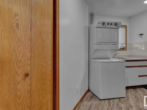 5302 59 Avenue, Vegreville, AB - Indoor Photo Showing Laundry Room