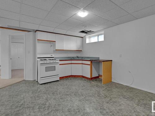 5302 59 Avenue, Vegreville, AB - Indoor Photo Showing Kitchen