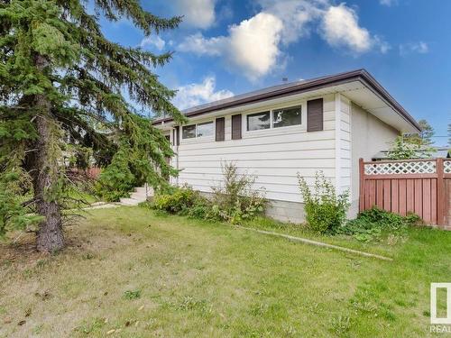 8904 Meadowlark Rd Nw, Edmonton, AB 