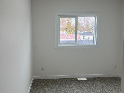 1 12122 43 Street, Edmonton, AB - Indoor Photo Showing Other Room